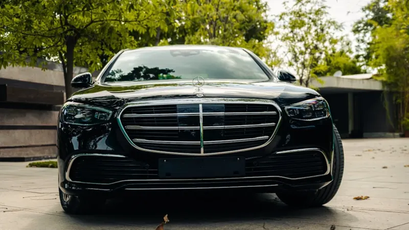 Black Mercedes-Benz S-Class sedan